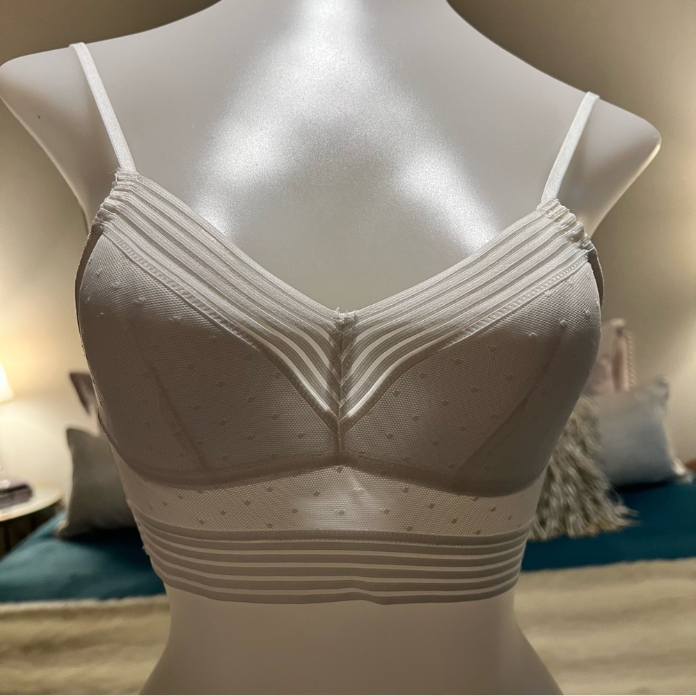 New LOW BACK Wireless Lifting Lace S Bra White U Back Polka Dot Deep Plunge